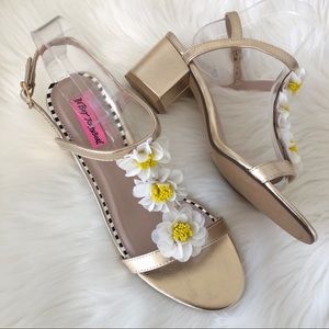 betsey johnson daisy shoes